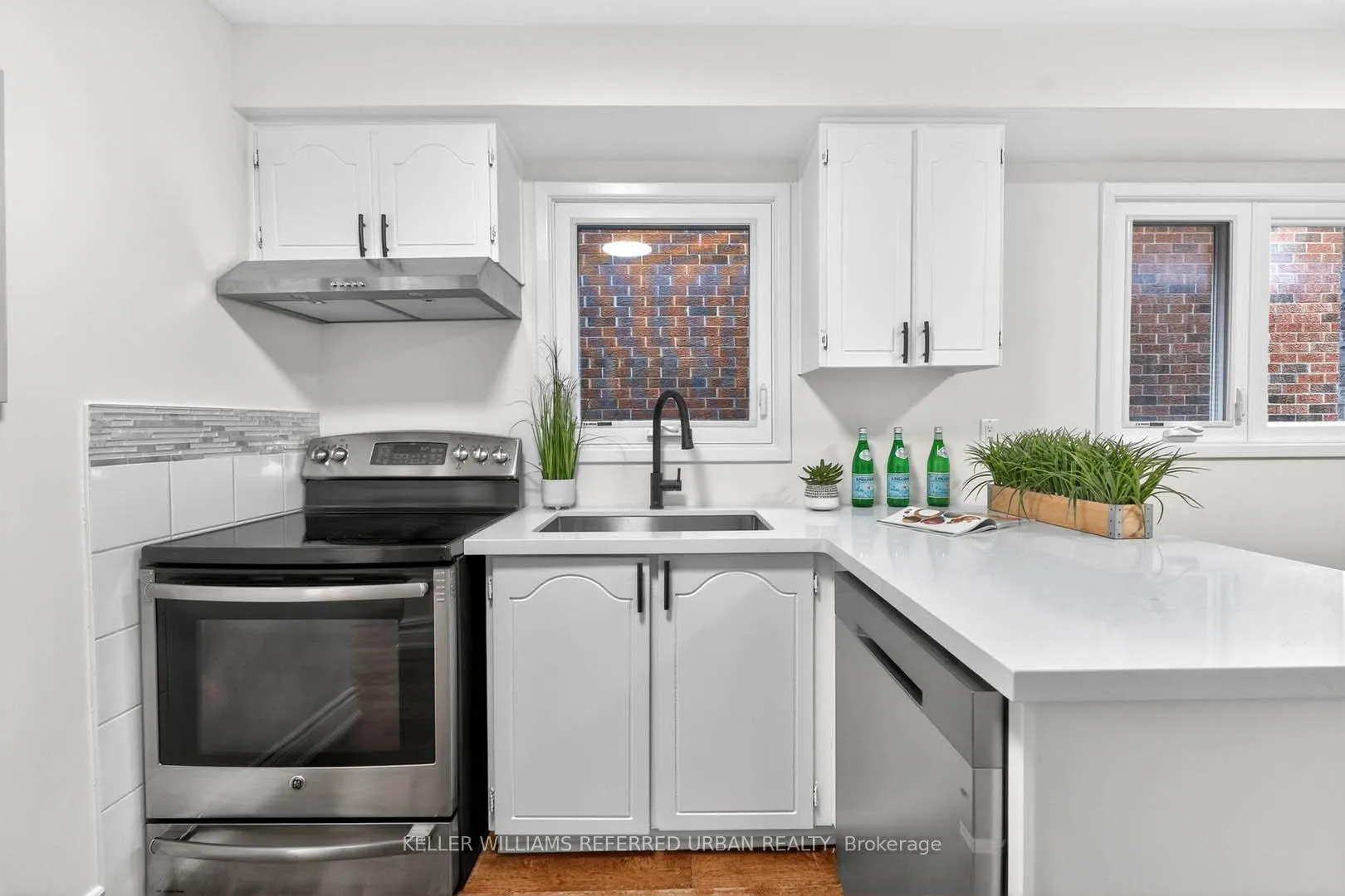 Photo 6 of 41 Patrice Crescent, Vaughan, Crestwood-Springfarm-Yorkhill — HOMEH