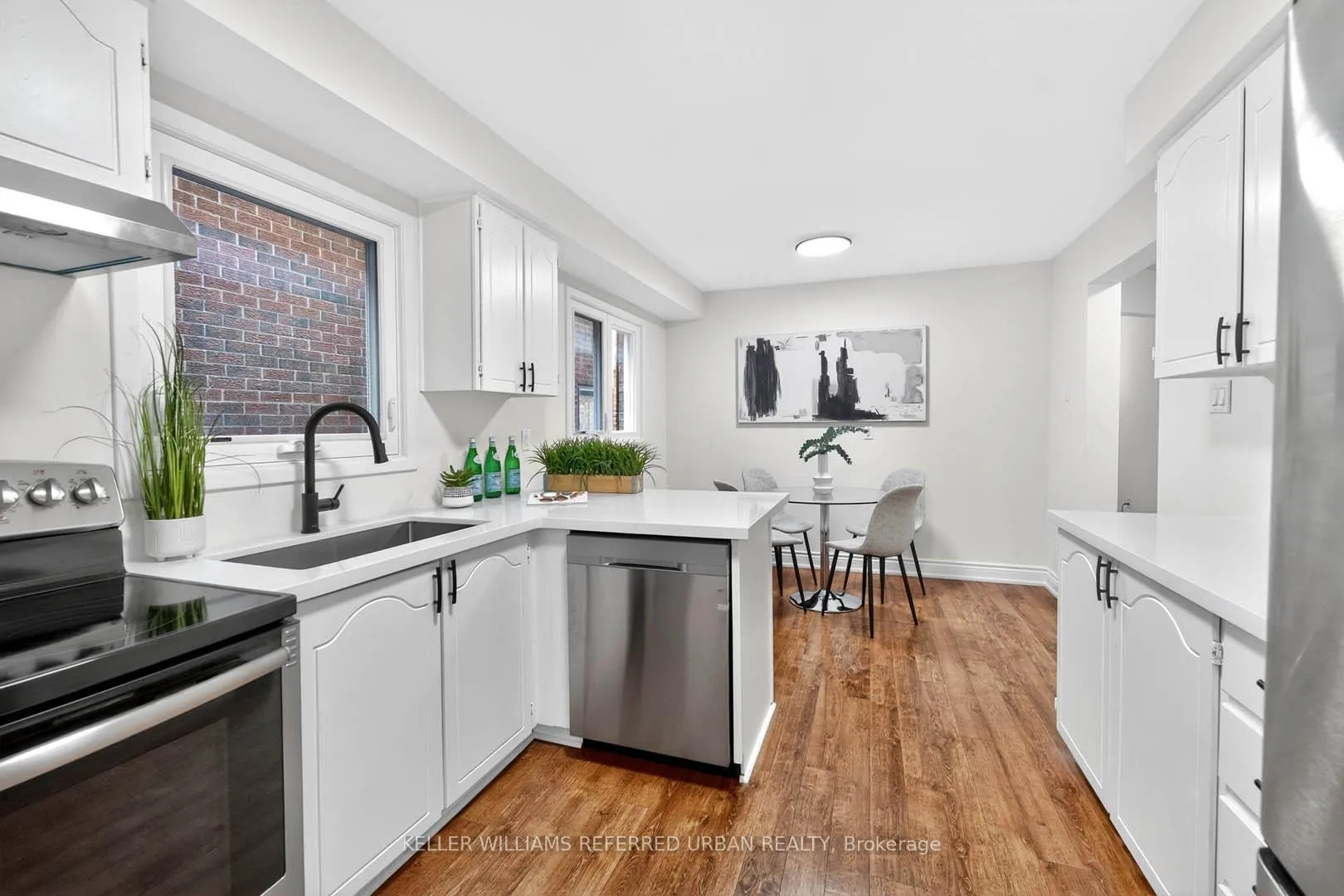 Photo 7 of 41 Patrice Crescent, Vaughan, Crestwood-Springfarm-Yorkhill — HOMEH