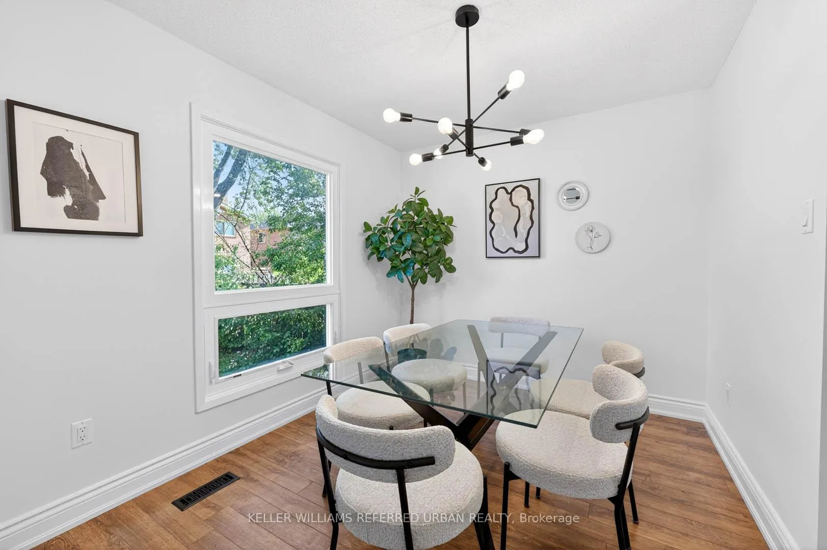Photo 10 of 41 Patrice Crescent, Vaughan, Crestwood-Springfarm-Yorkhill — HOMEH