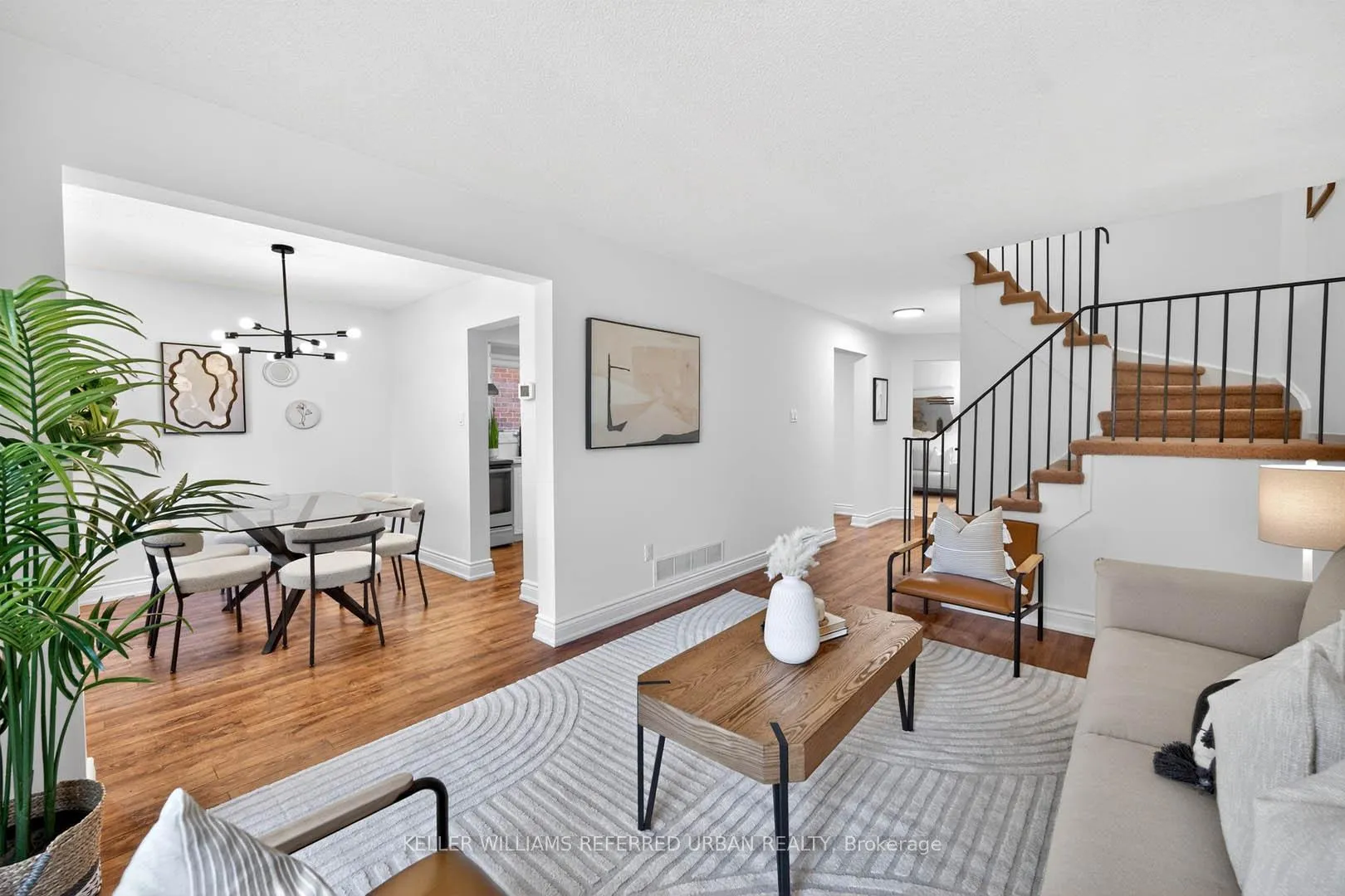 Photo 11 of 41 Patrice Crescent, Vaughan, Crestwood-Springfarm-Yorkhill — HOMEH
