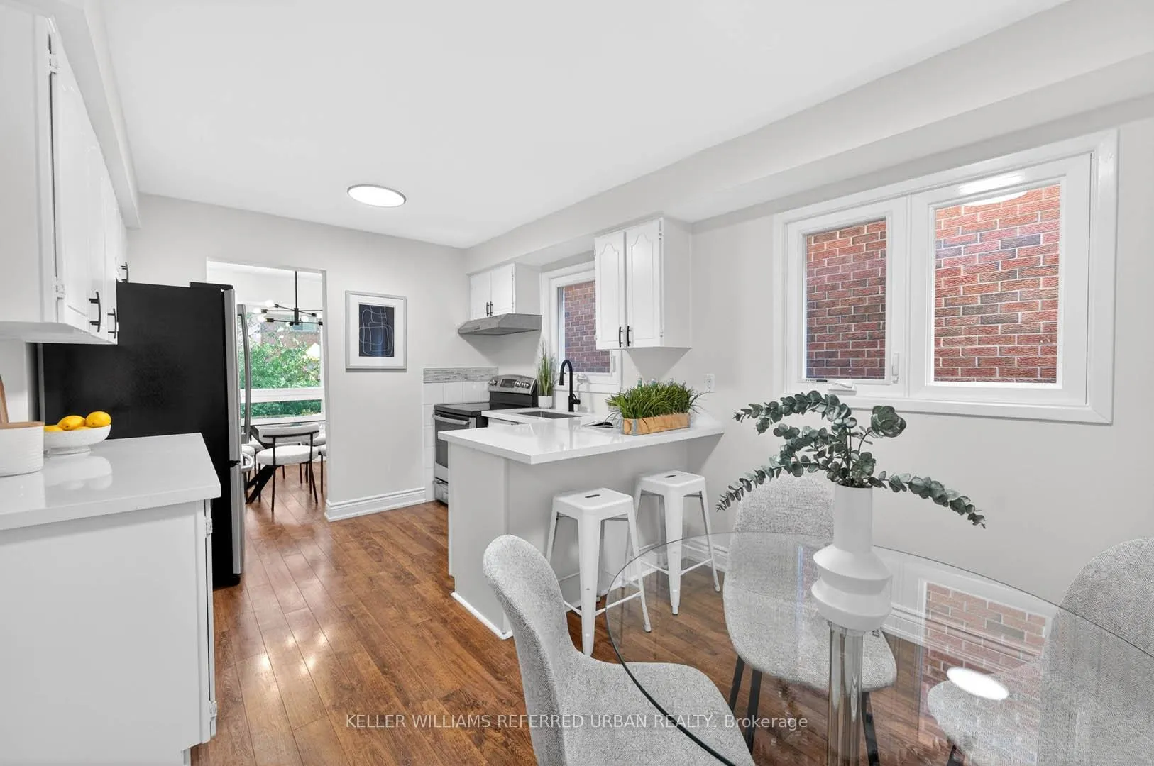 Photo 16 of 41 Patrice Crescent, Vaughan, Crestwood-Springfarm-Yorkhill — HOMEH