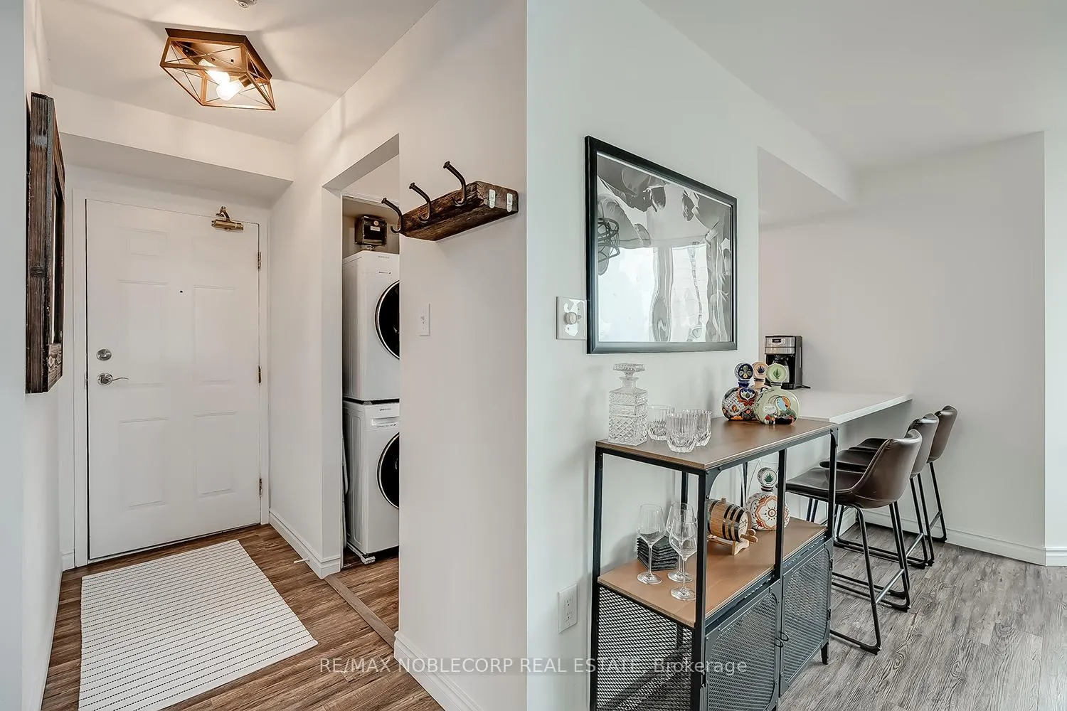 Photo 4 of Unit 1002, 1270 Maple Crossing Boulevard, Burlington, Brant — HOMEH