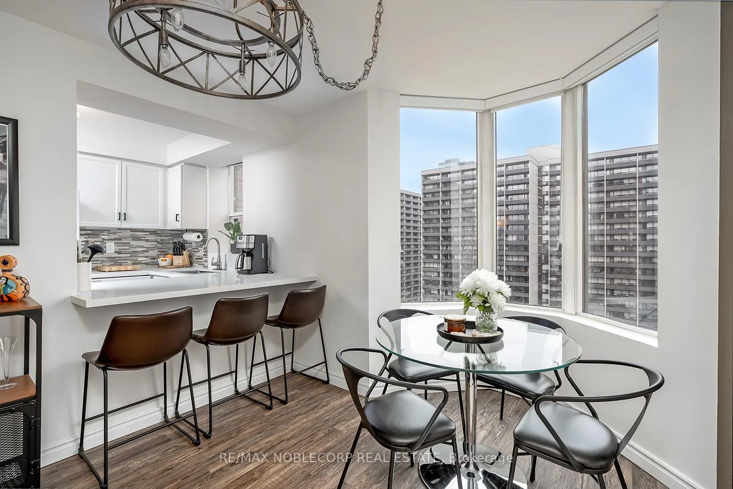 Photo 5 of Unit 1002, 1270 Maple Crossing Boulevard, Burlington, Brant — HOMEH