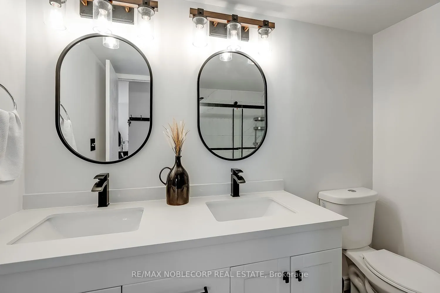 Photo 7 of Unit 1002, 1270 Maple Crossing Boulevard, Burlington, Brant — HOMEH