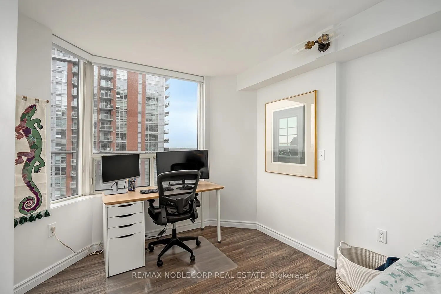 Photo 11 of Unit 1002, 1270 Maple Crossing Boulevard, Burlington, Brant — HOMEH