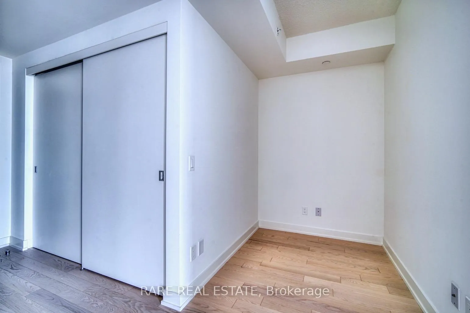 Photo 6 of Unit 2016, 25 Richmond Street E, Toronto, Church-Yonge Corridor — HOMEH