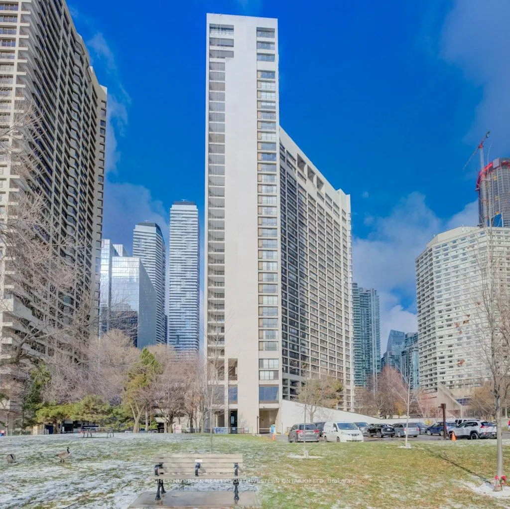 Photo 2 of Unit 1017, 33 Harbour Square, Toronto, Waterfront Communities — HOMEH