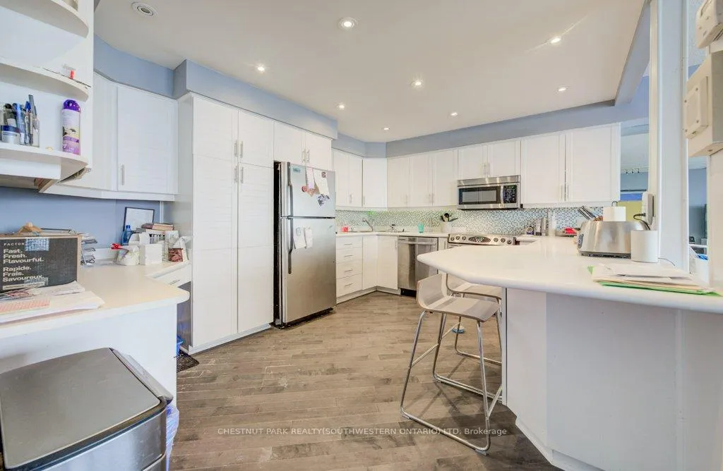 Photo 9 of Unit 1017, 33 Harbour Square, Toronto, Waterfront Communities — HOMEH