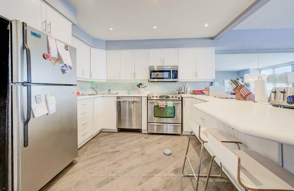 Photo 10 of Unit 1017, 33 Harbour Square, Toronto, Waterfront Communities — HOMEH