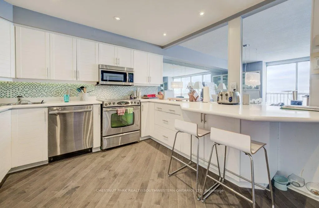 Photo 12 of Unit 1017, 33 Harbour Square, Toronto, Waterfront Communities — HOMEH