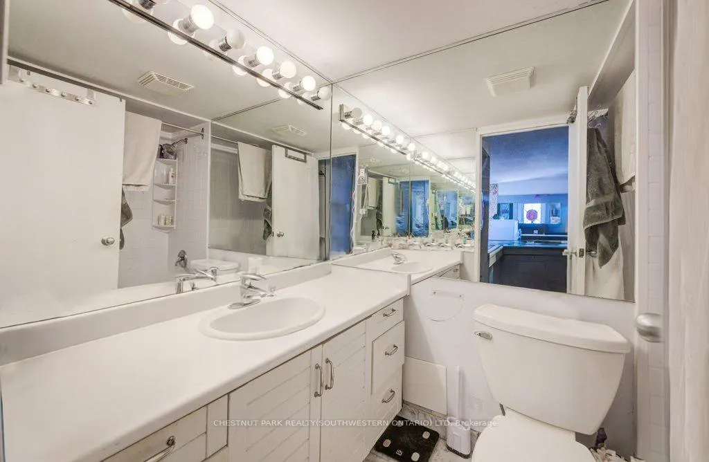 Photo 32 of Unit 1017, 33 Harbour Square, Toronto, Waterfront Communities — HOMEH
