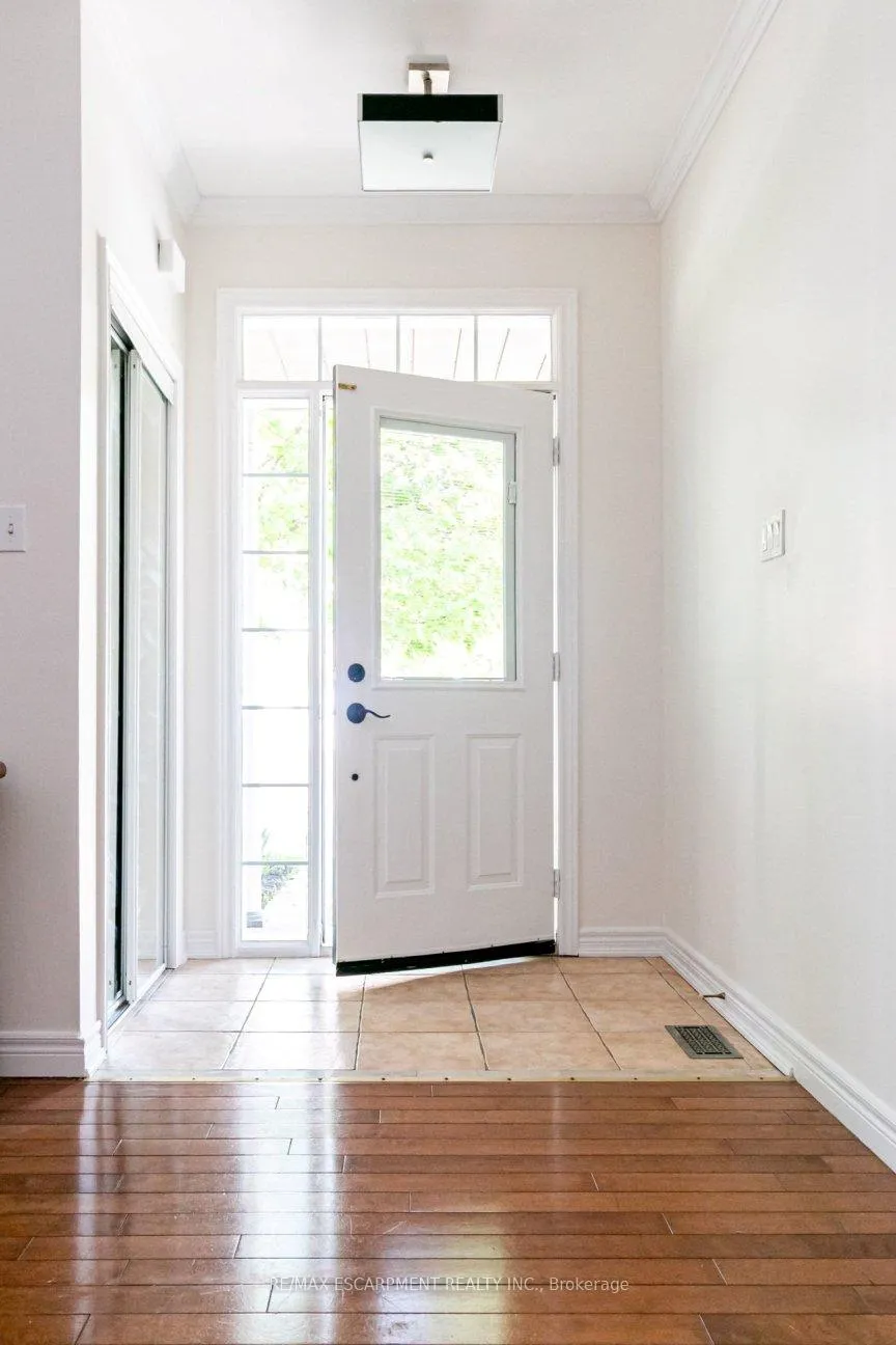 Photo 7 of 97 Peachwood Crescent, Hamilton, Stoney Creek — HOMEH