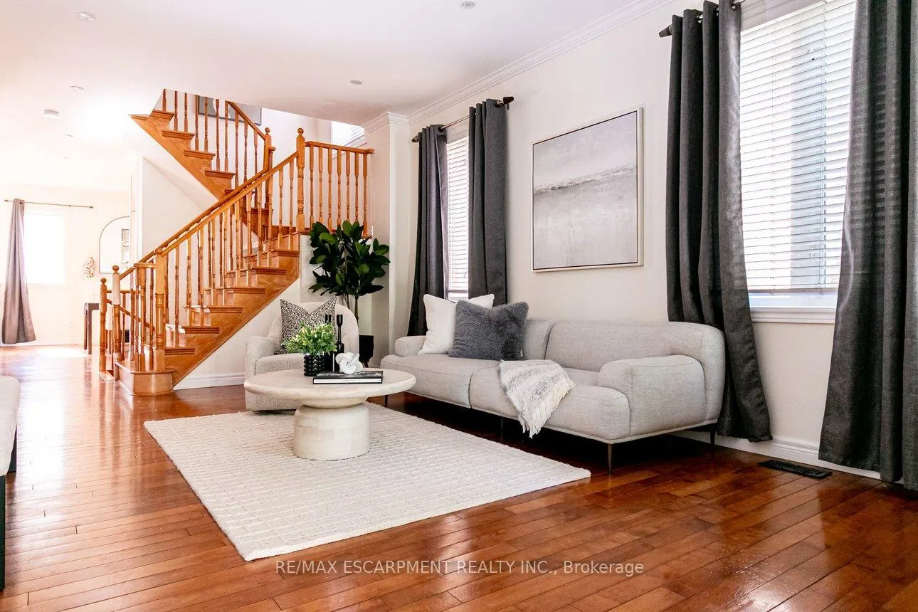 Photo 8 of 97 Peachwood Crescent, Hamilton, Stoney Creek — HOMEH