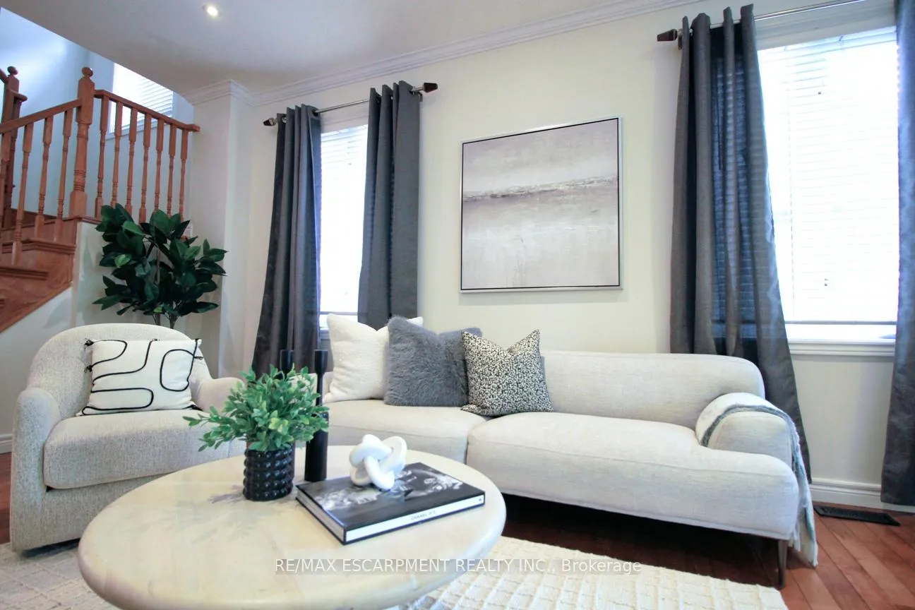 Photo 9 of 97 Peachwood Crescent, Hamilton, Stoney Creek — HOMEH