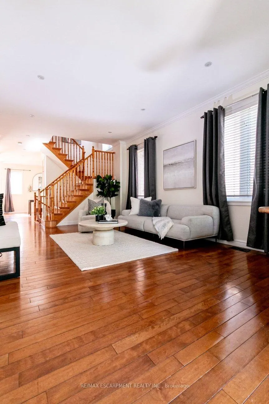 Photo 10 of 97 Peachwood Crescent, Hamilton, Stoney Creek — HOMEH
