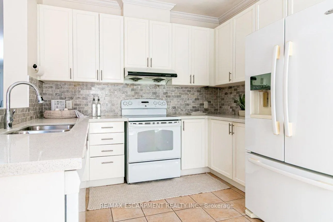 Photo 20 of 97 Peachwood Crescent, Hamilton, Stoney Creek — HOMEH