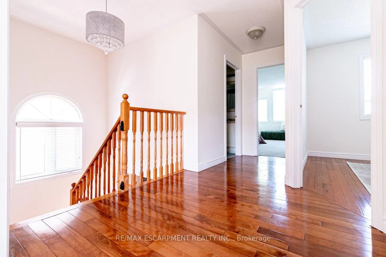Photo 23 of 97 Peachwood Crescent, Hamilton, Stoney Creek — HOMEH