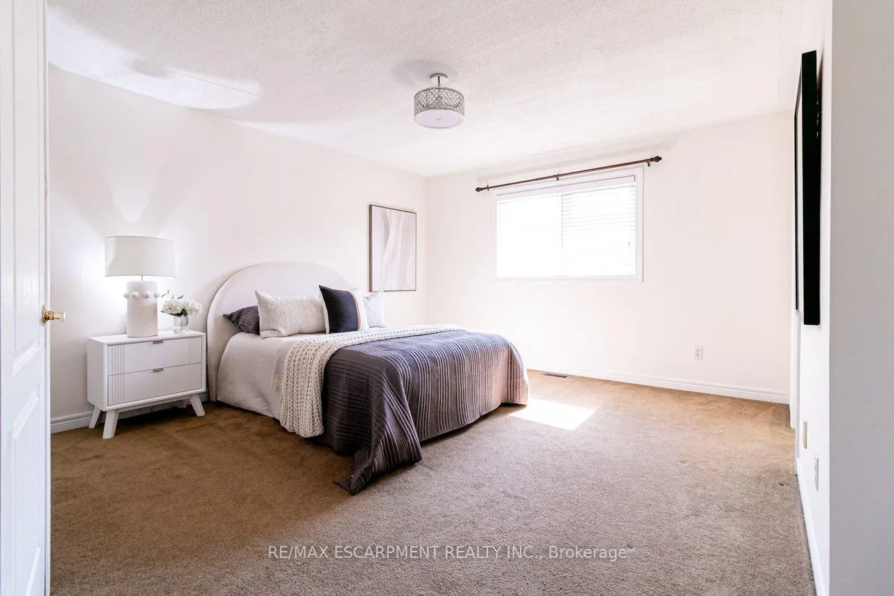 Photo 24 of 97 Peachwood Crescent, Hamilton, Stoney Creek — HOMEH