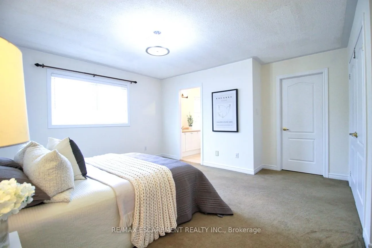 Photo 26 of 97 Peachwood Crescent, Hamilton, Stoney Creek — HOMEH