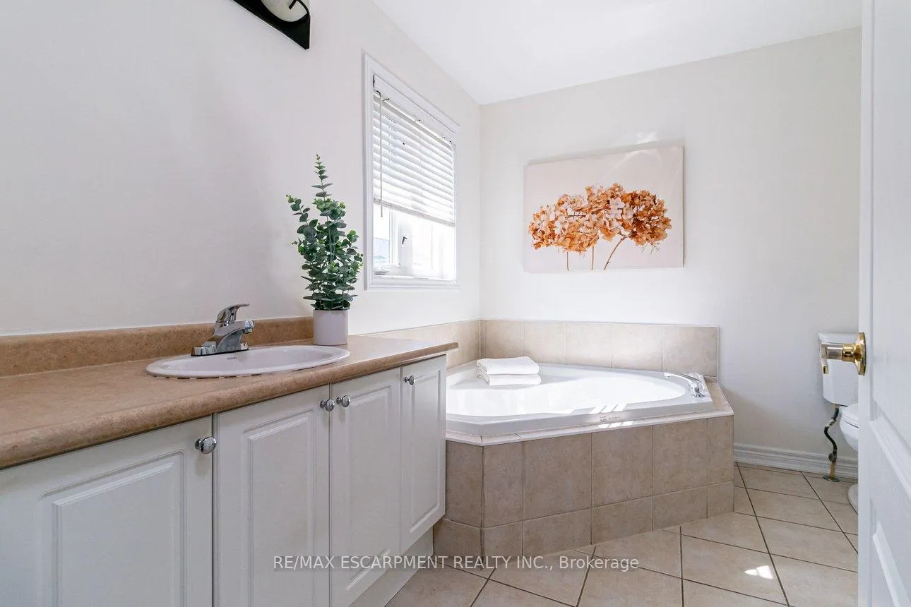 Photo 27 of 97 Peachwood Crescent, Hamilton, Stoney Creek — HOMEH