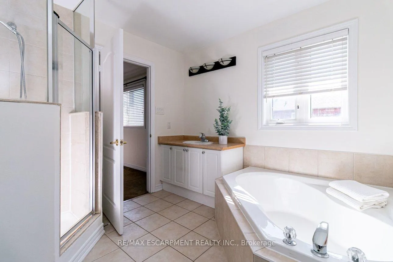 Photo 29 of 97 Peachwood Crescent, Hamilton, Stoney Creek — HOMEH