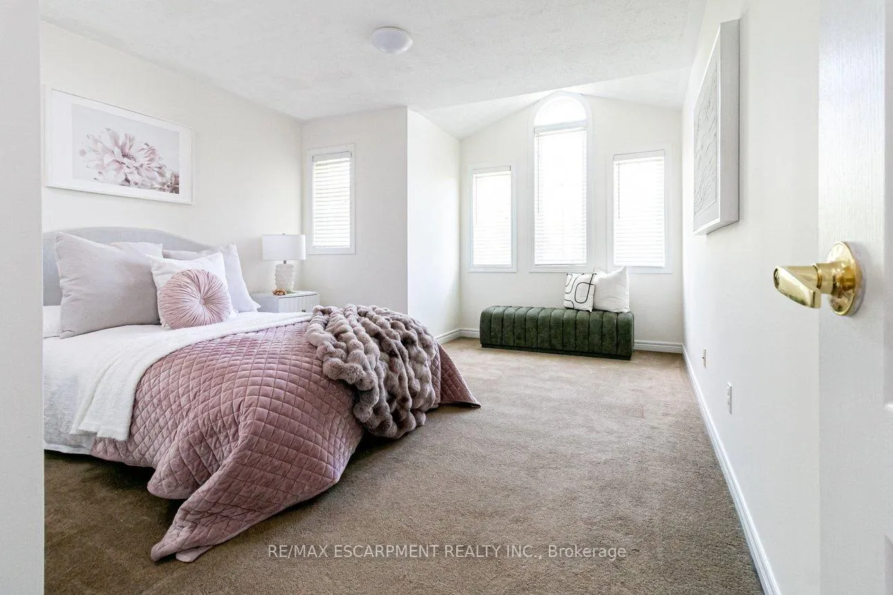 Photo 32 of 97 Peachwood Crescent, Hamilton, Stoney Creek — HOMEH