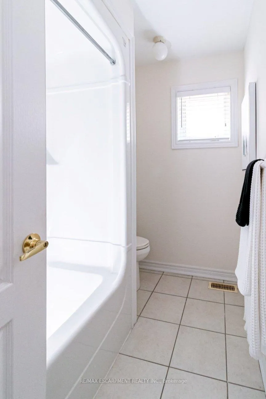 Photo 35 of 97 Peachwood Crescent, Hamilton, Stoney Creek — HOMEH