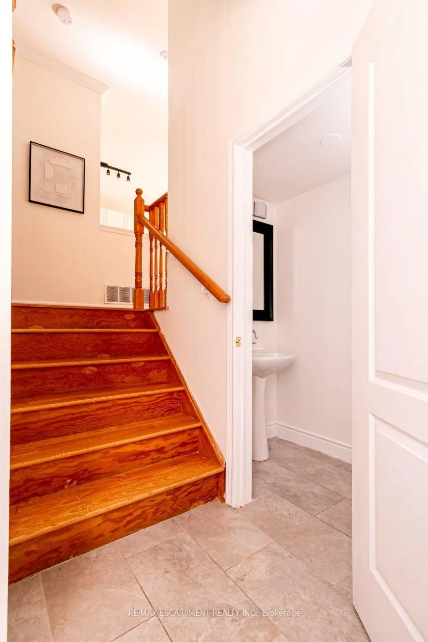 Photo 37 of 97 Peachwood Crescent, Hamilton, Stoney Creek — HOMEH