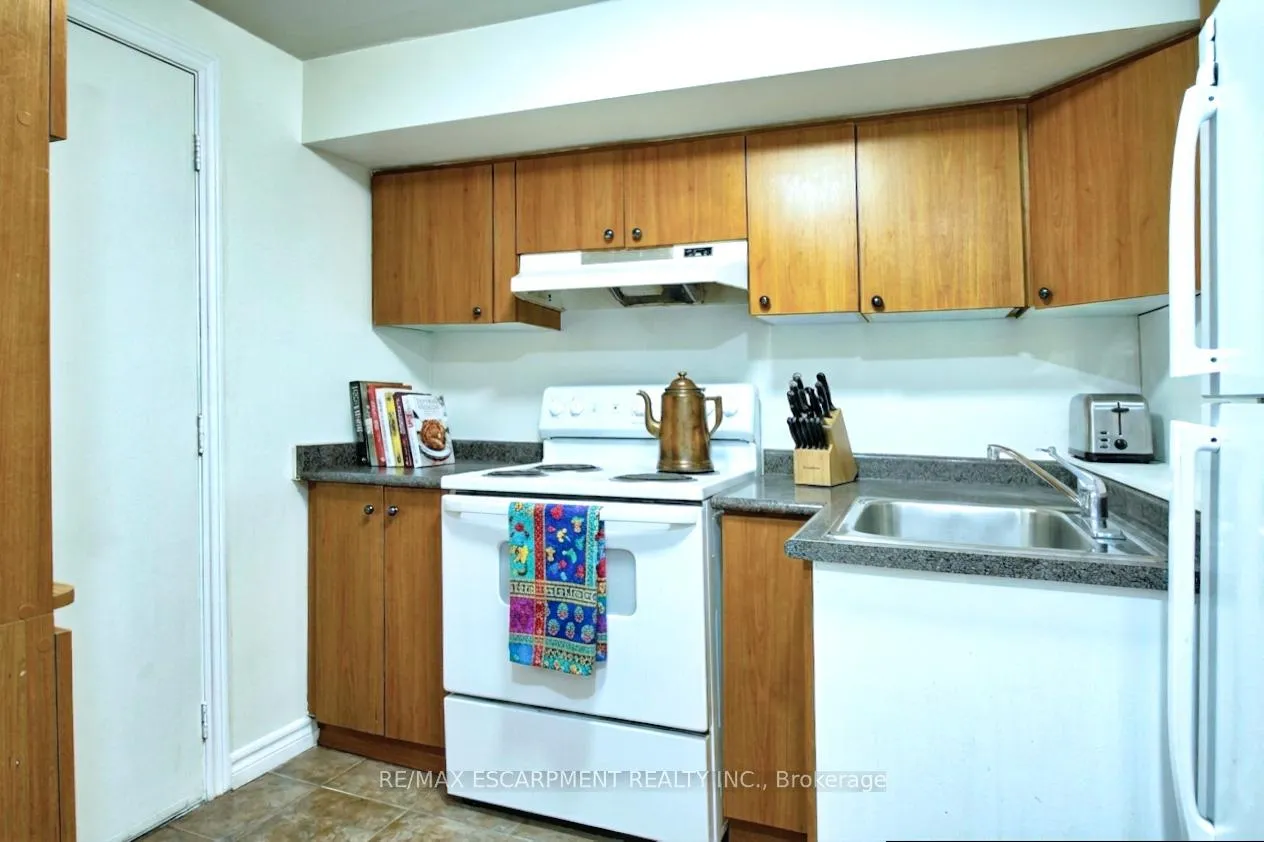 Photo 38 of 97 Peachwood Crescent, Hamilton, Stoney Creek — HOMEH