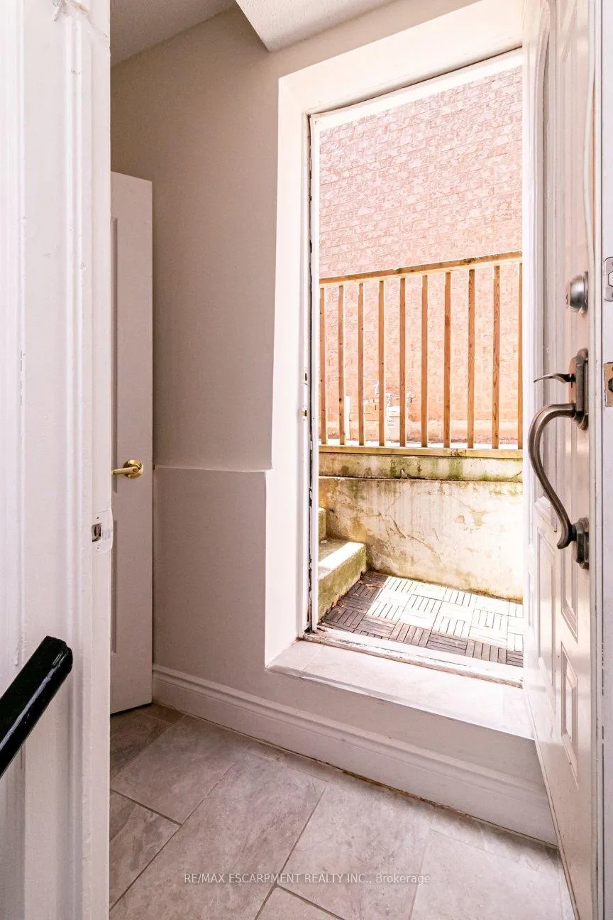 Photo 44 of 97 Peachwood Crescent, Hamilton, Stoney Creek — HOMEH