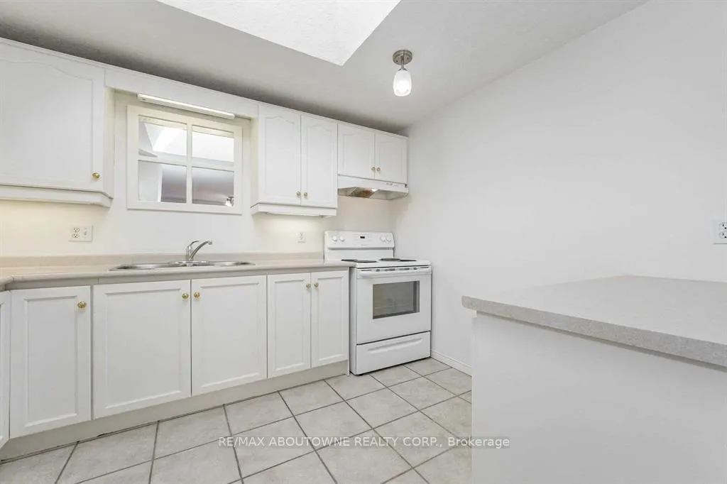 Photo 8 of Unit MAIN, 51 Boulder Crescent, Guelph, Clairfields/Hanlon Business Park — HOMEH