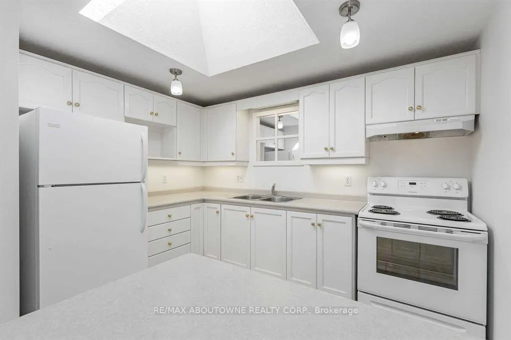 Photo 9 of Unit MAIN, 51 Boulder Crescent, Guelph, Clairfields/Hanlon Business Park — HOMEH