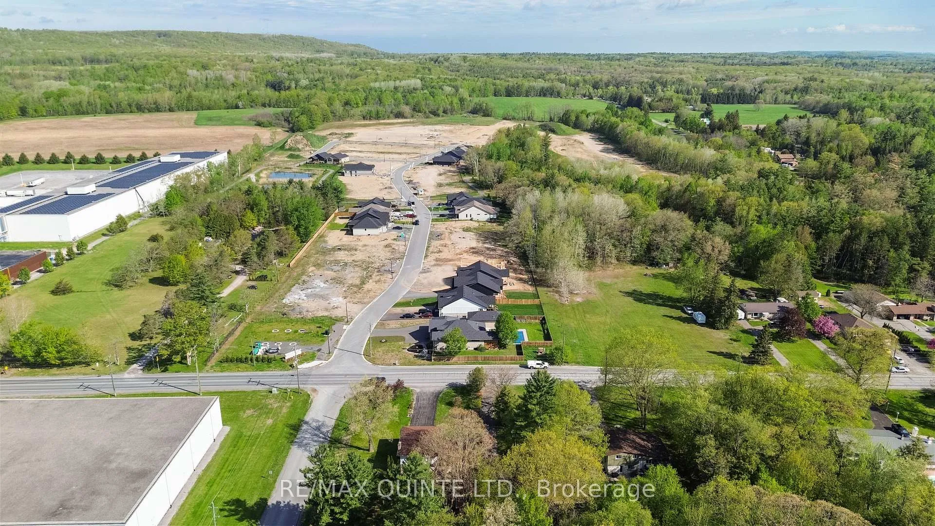 Photo 10 of 8 Deerview Drive, Quinte West, Murray Ward — HOMEH