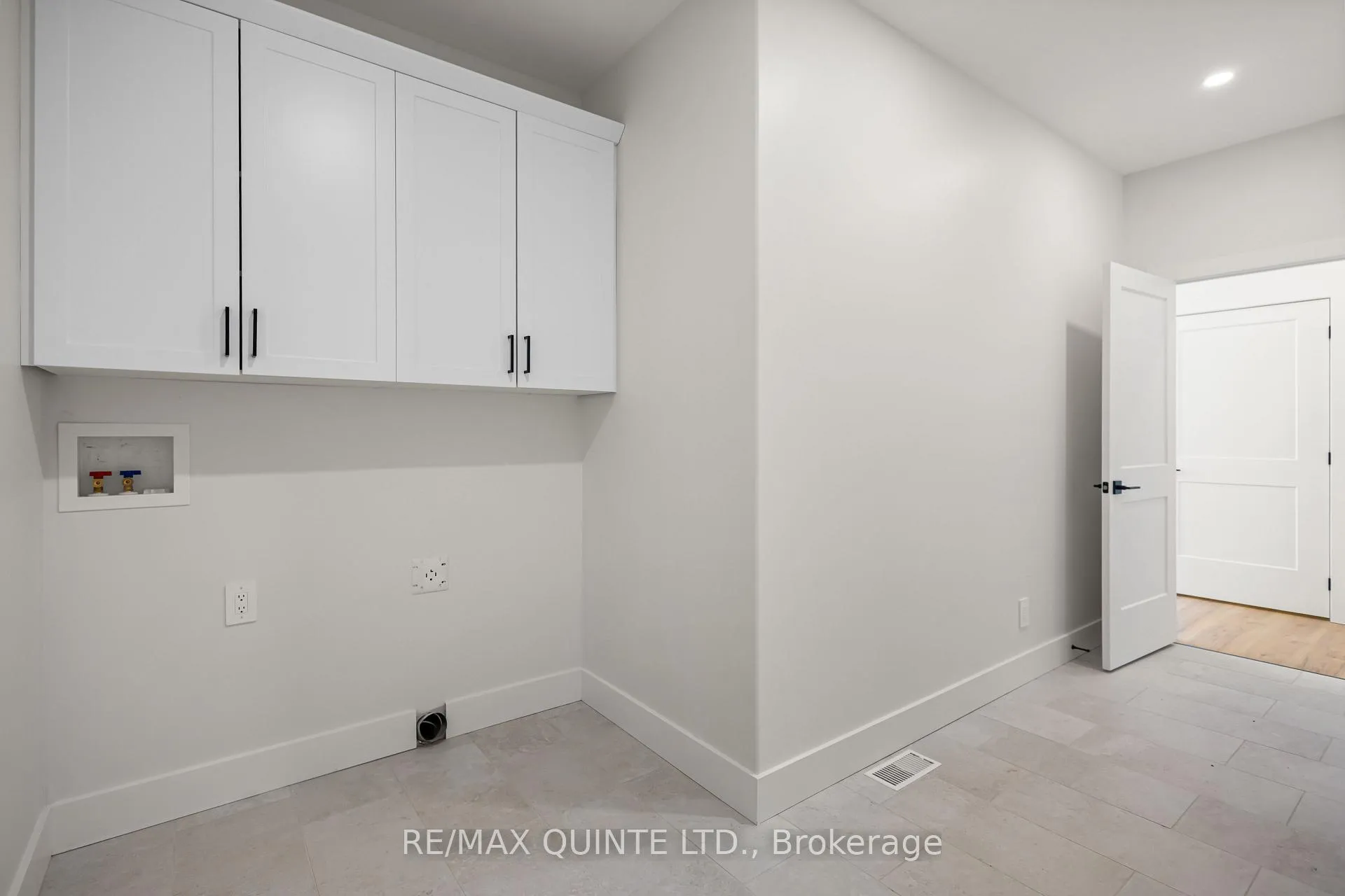 Photo 46 of 8 Deerview Drive, Quinte West, Murray Ward — HOMEH