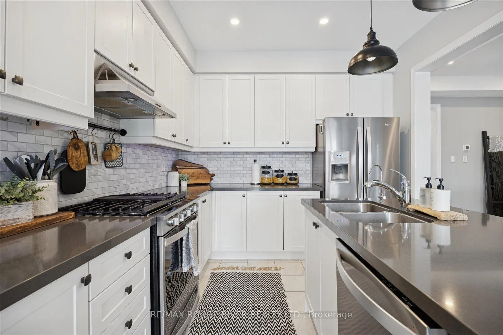 Photo 12 of 42 Doctor Archer Drive, Scugog, Port Perry — HOMEH