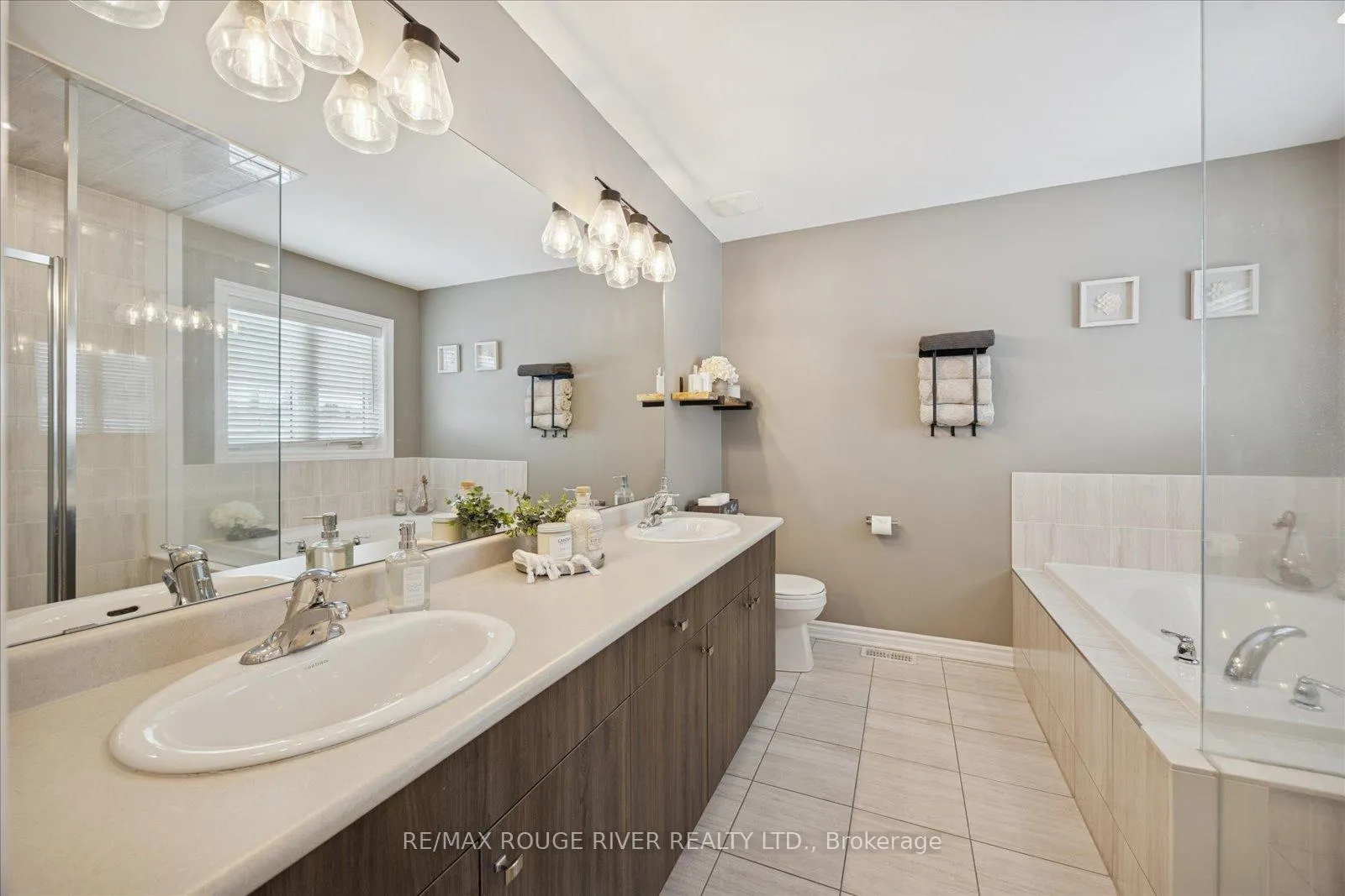 Photo 22 of 42 Doctor Archer Drive, Scugog, Port Perry — HOMEH