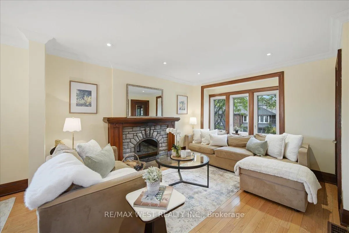 Photo 4 of 69 Mayfield Avenue, Toronto, High Park-Swansea — HOMEH