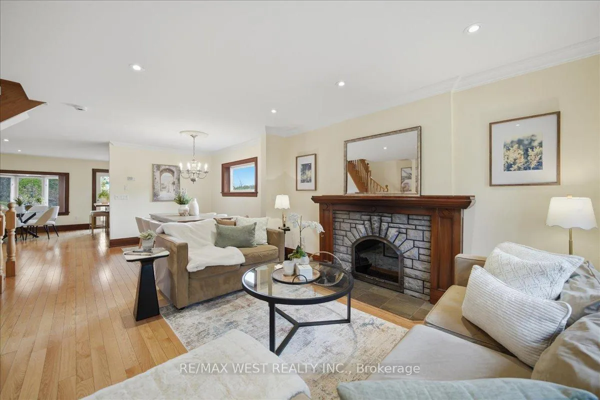 Photo 6 of 69 Mayfield Avenue, Toronto, High Park-Swansea — HOMEH