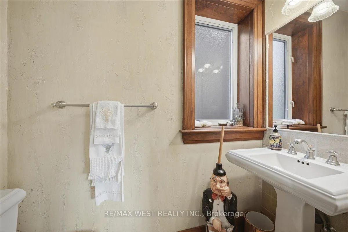 Photo 22 of 69 Mayfield Avenue, Toronto, High Park-Swansea — HOMEH