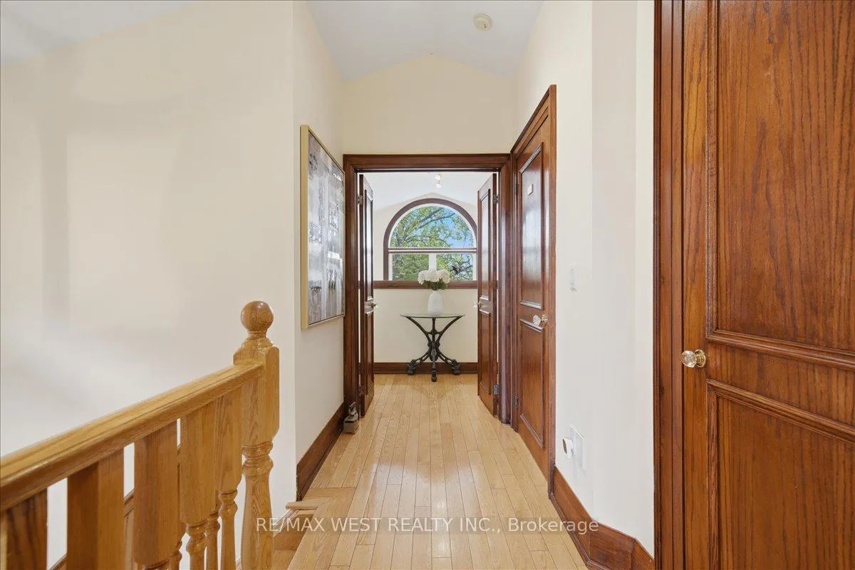 Photo 23 of 69 Mayfield Avenue, Toronto, High Park-Swansea — HOMEH