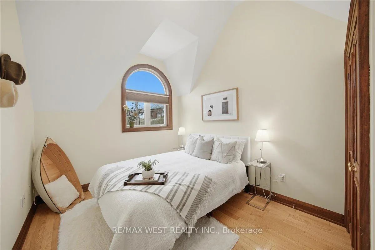 Photo 25 of 69 Mayfield Avenue, Toronto, High Park-Swansea — HOMEH