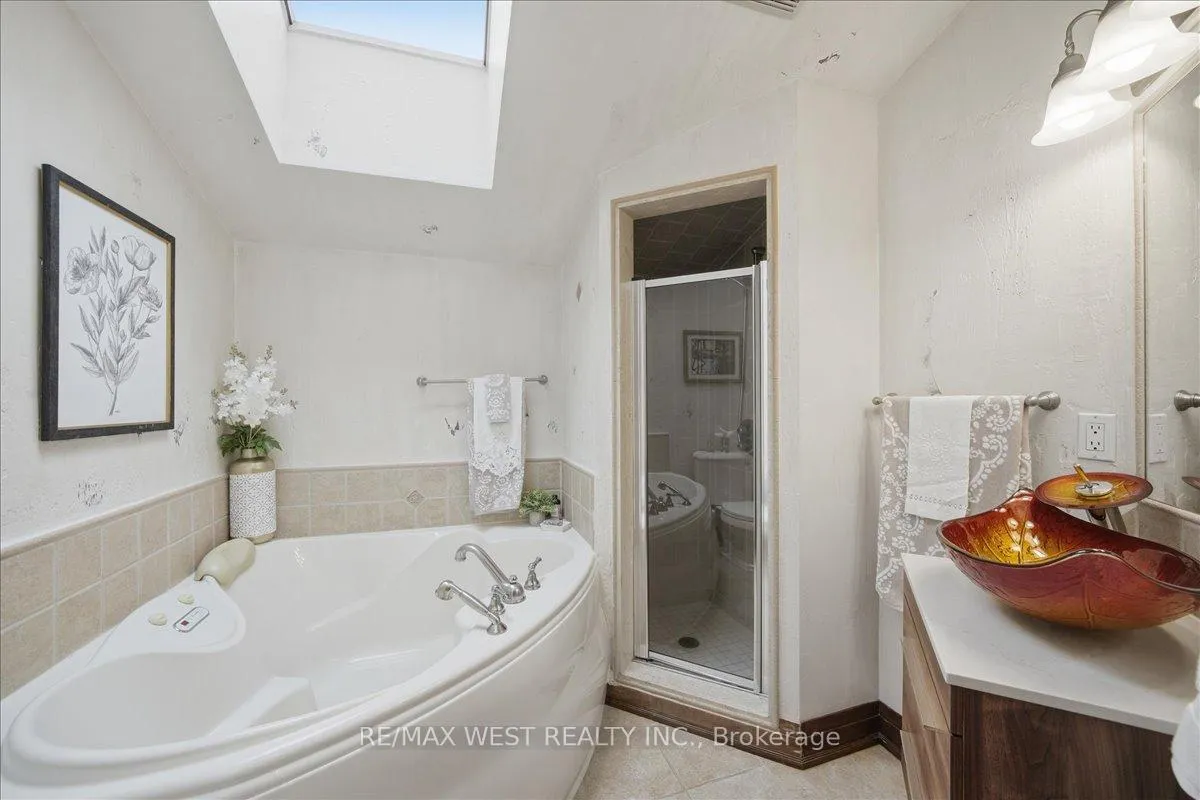 Photo 27 of 69 Mayfield Avenue, Toronto, High Park-Swansea — HOMEH