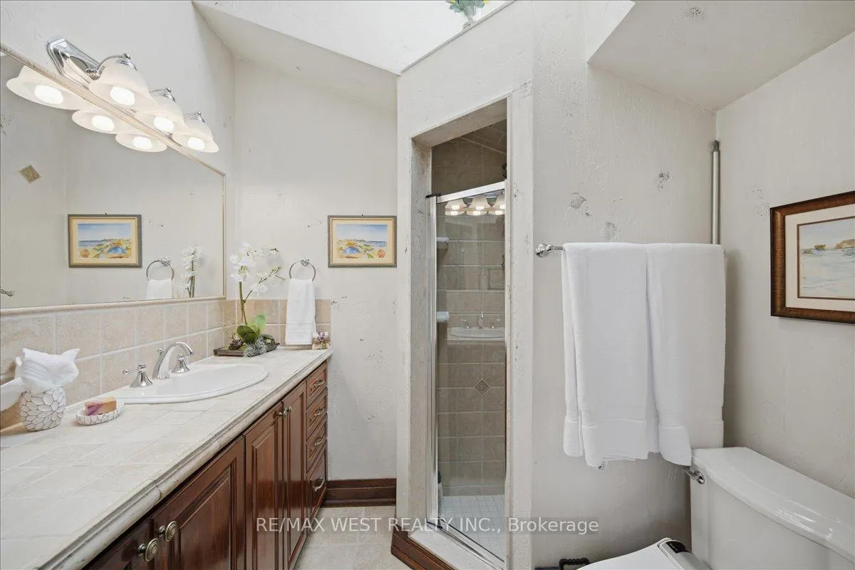 Photo 31 of 69 Mayfield Avenue, Toronto, High Park-Swansea — HOMEH