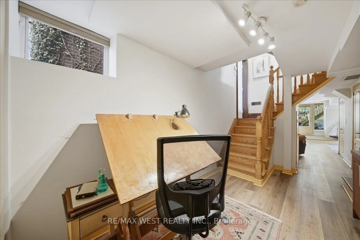 Photo 33 of 69 Mayfield Avenue, Toronto, High Park-Swansea — HOMEH
