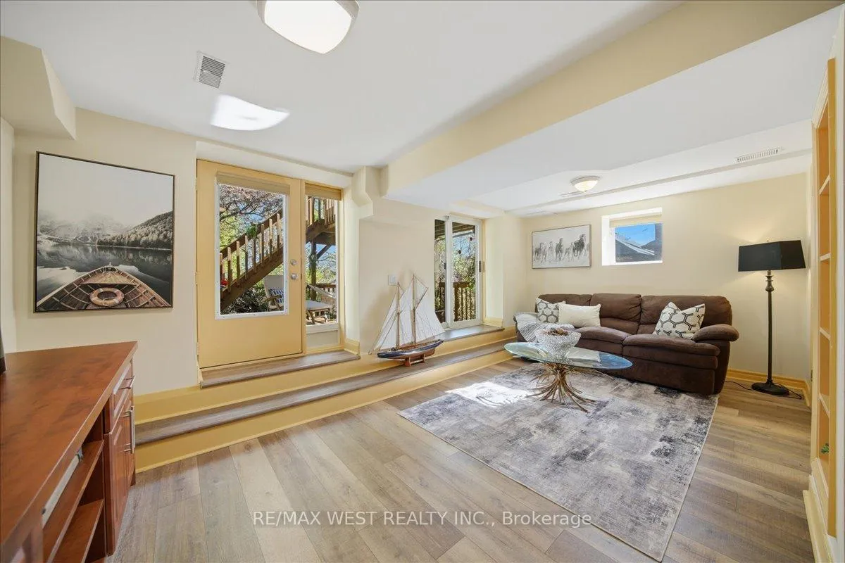 Photo 34 of 69 Mayfield Avenue, Toronto, High Park-Swansea — HOMEH
