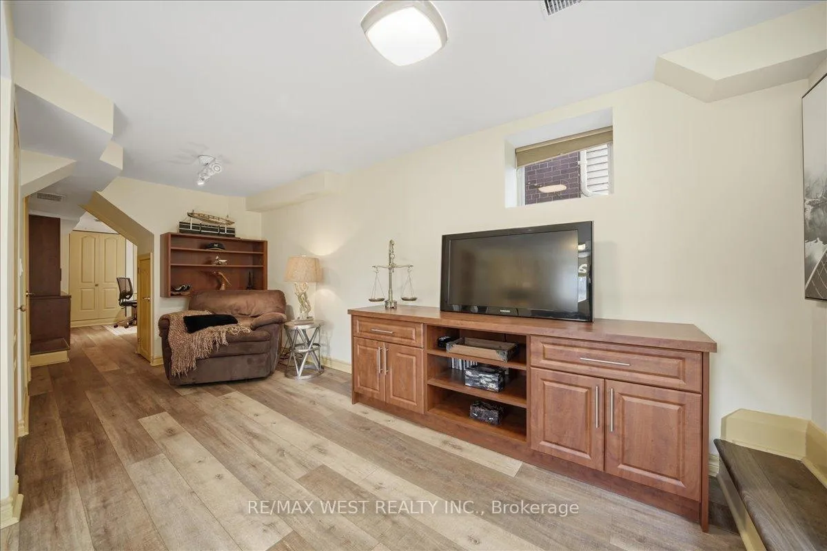 Photo 36 of 69 Mayfield Avenue, Toronto, High Park-Swansea — HOMEH