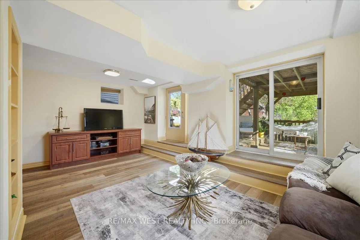 Photo 37 of 69 Mayfield Avenue, Toronto, High Park-Swansea — HOMEH