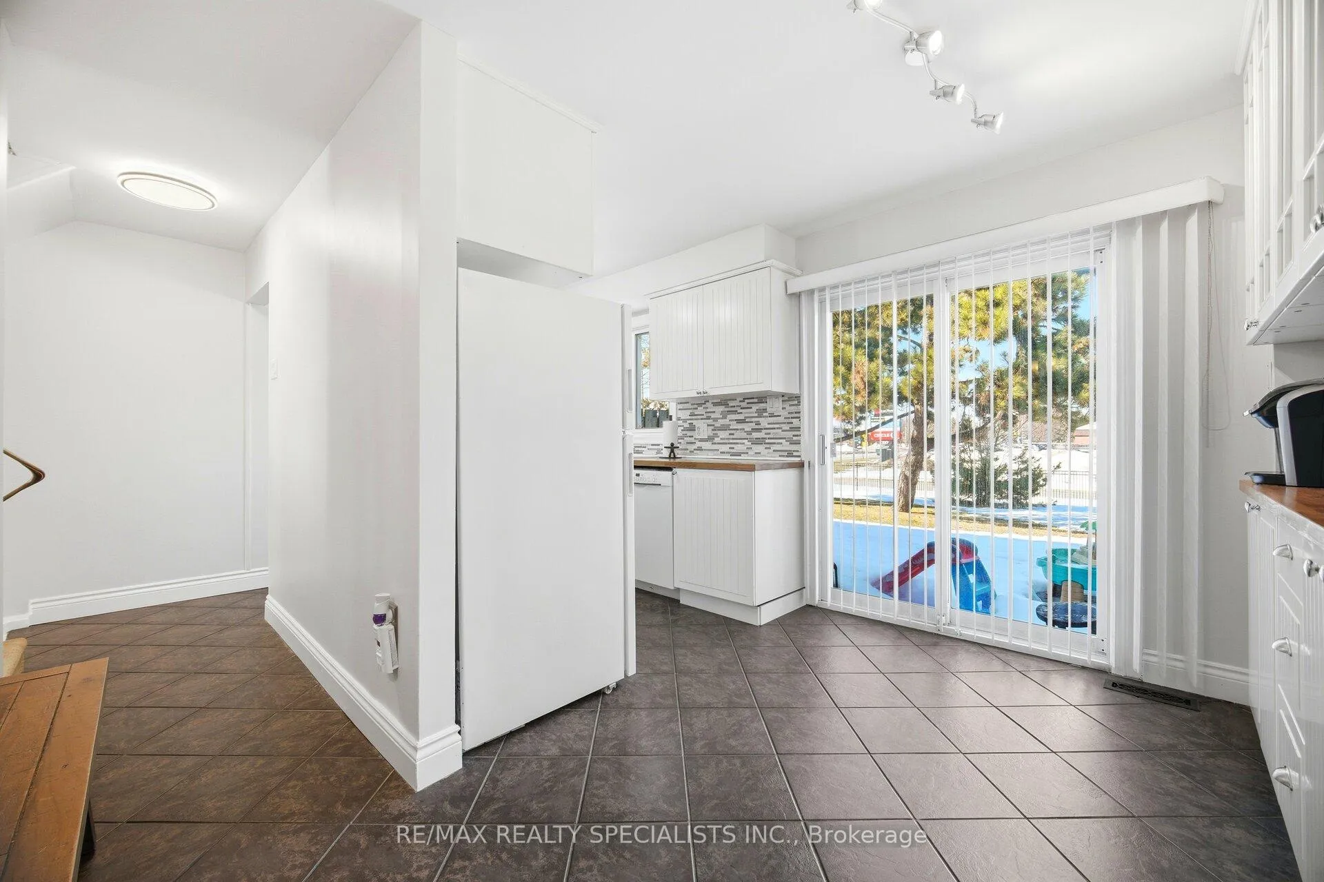 Photo 9 of Unit 41, 371 Bronte Street S, Milton, Old Milton — HOMEH