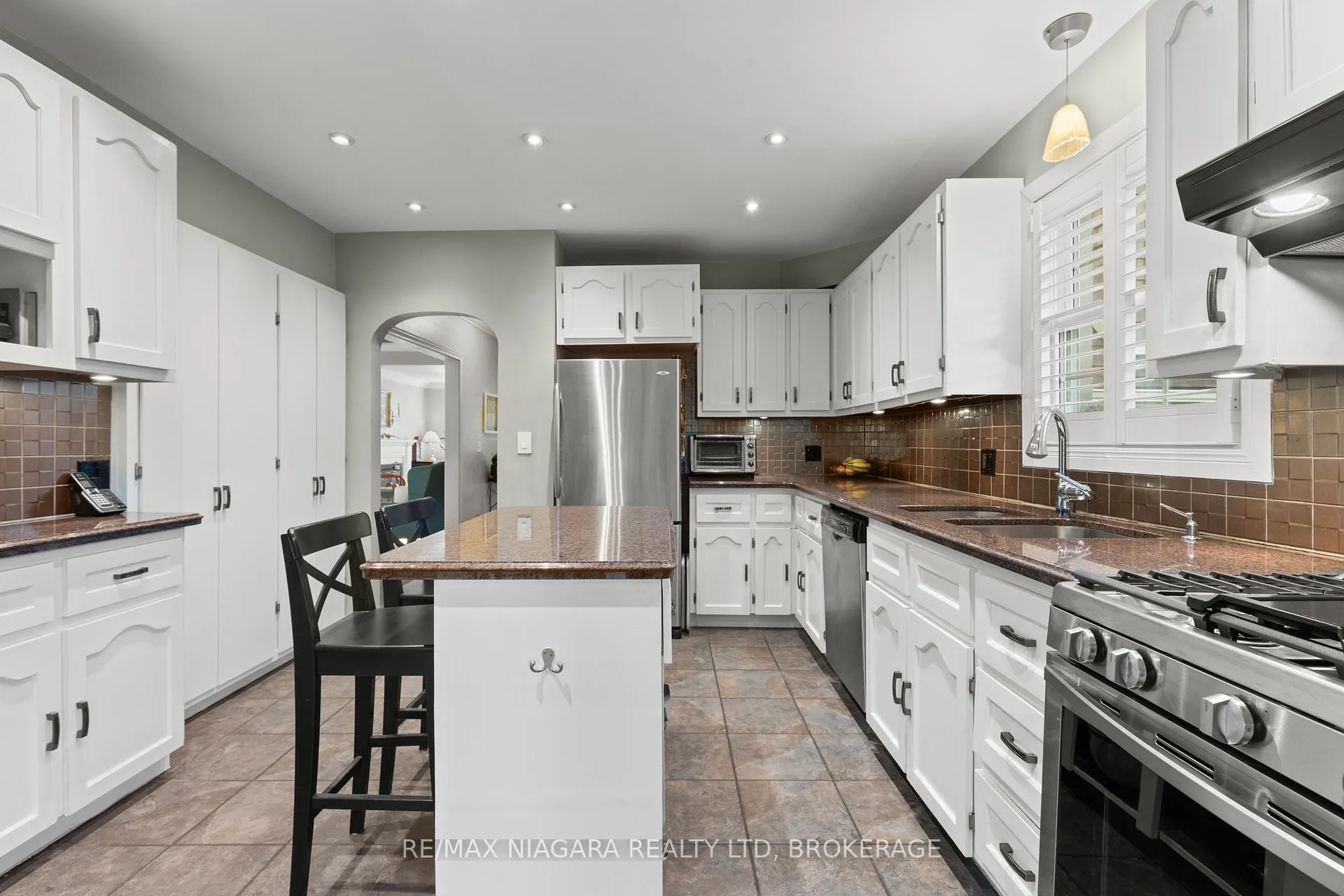 Photo 11 of 123 South Drive, St. Catharines, Old Glenridge — HOMEH