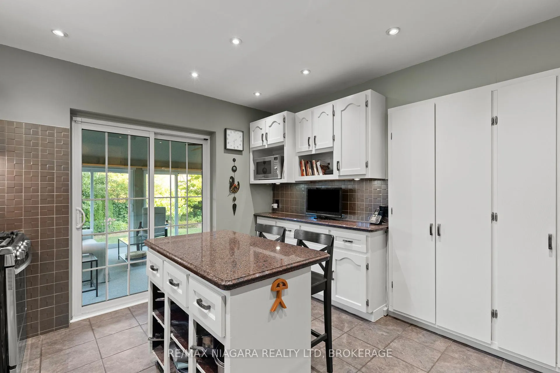 Photo 44 of 123 South Drive, St. Catharines, Old Glenridge — HOMEH